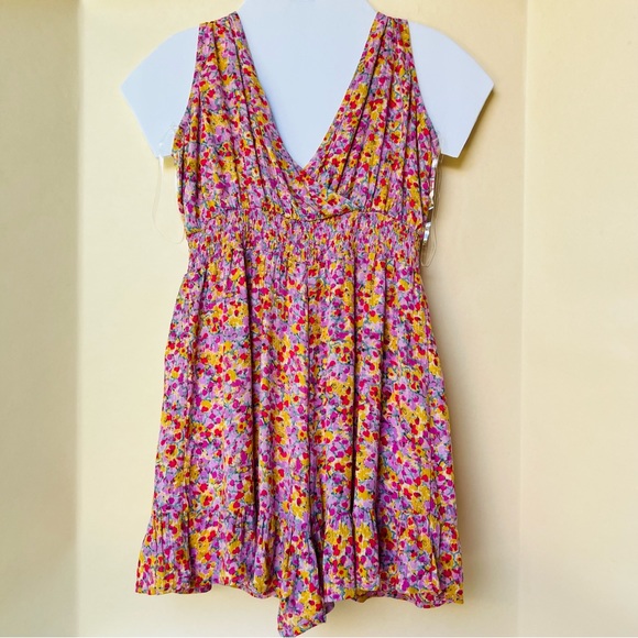 Women’s Floral Pink Yellow Romper Sleeveless V neck cross front and back Size M - Picture 3 of 5